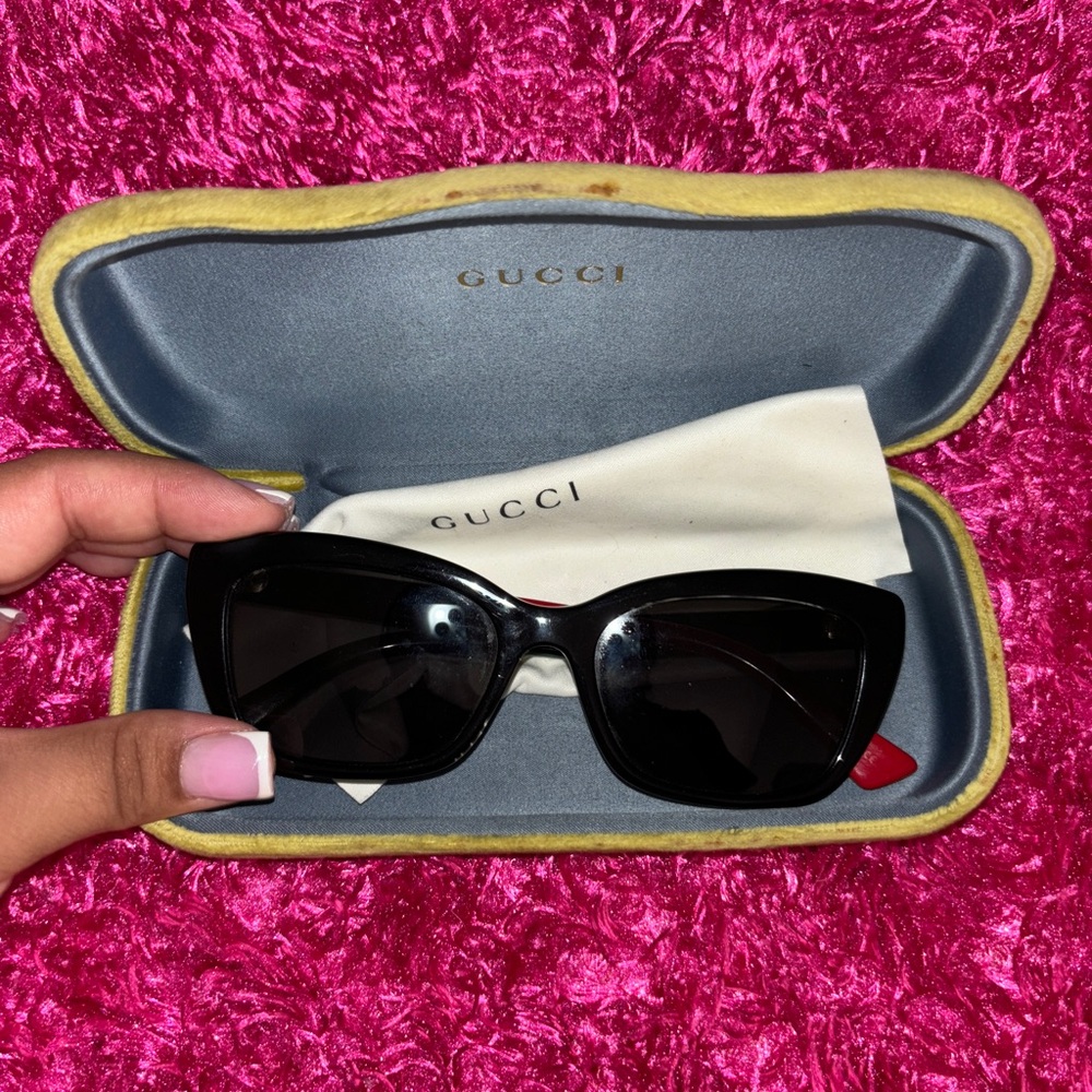GUCCI SUNGLASSES ⭐️